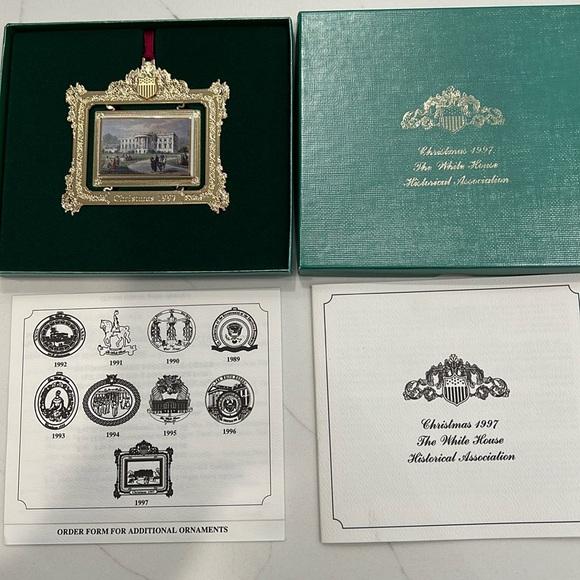 The White House Historical
Association Christmas Ornament
1997 Franklin Pierce - Picture 1 of 5